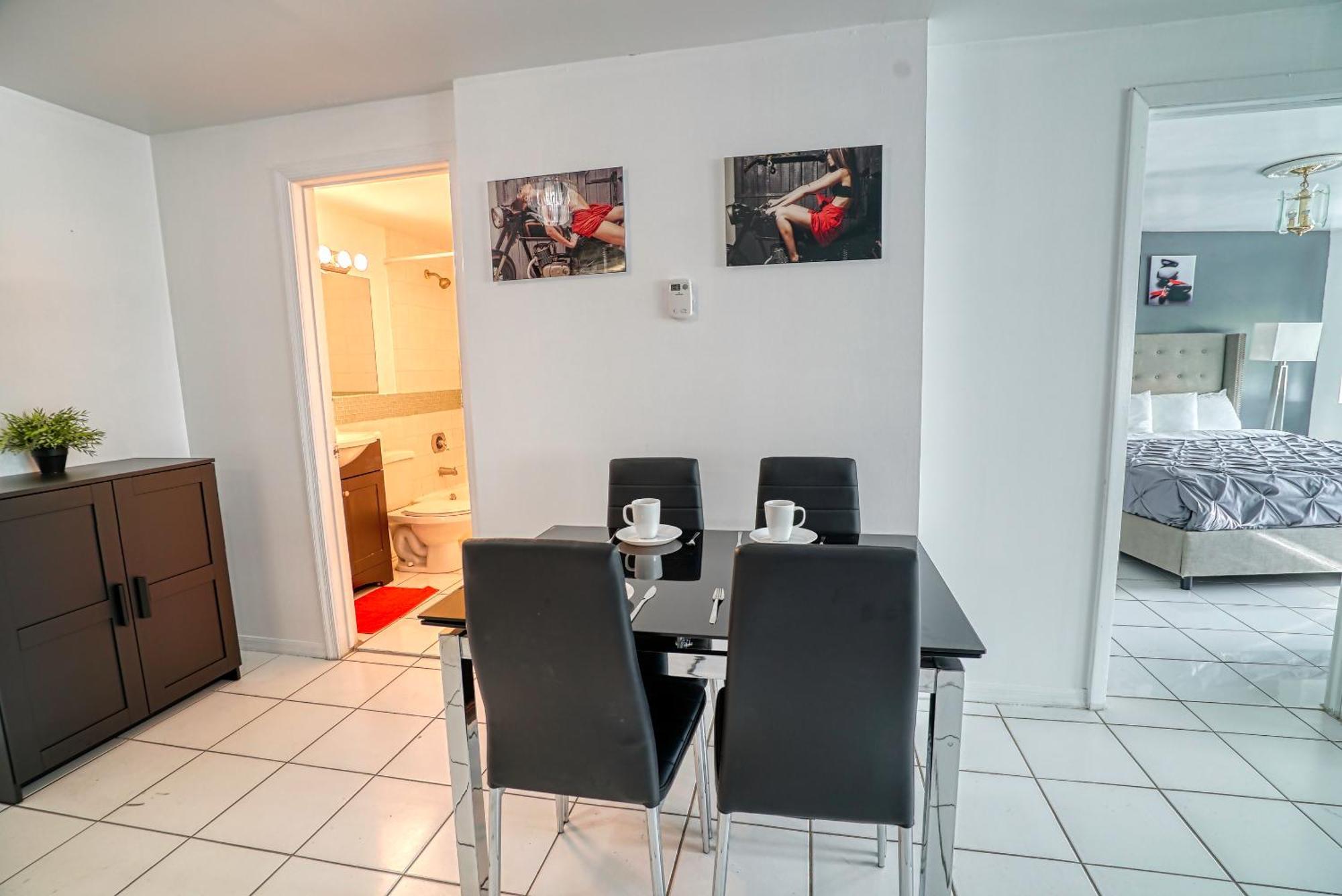 Deluxe Studios And Apartments At The Casablanca Miami Beach Room photo
