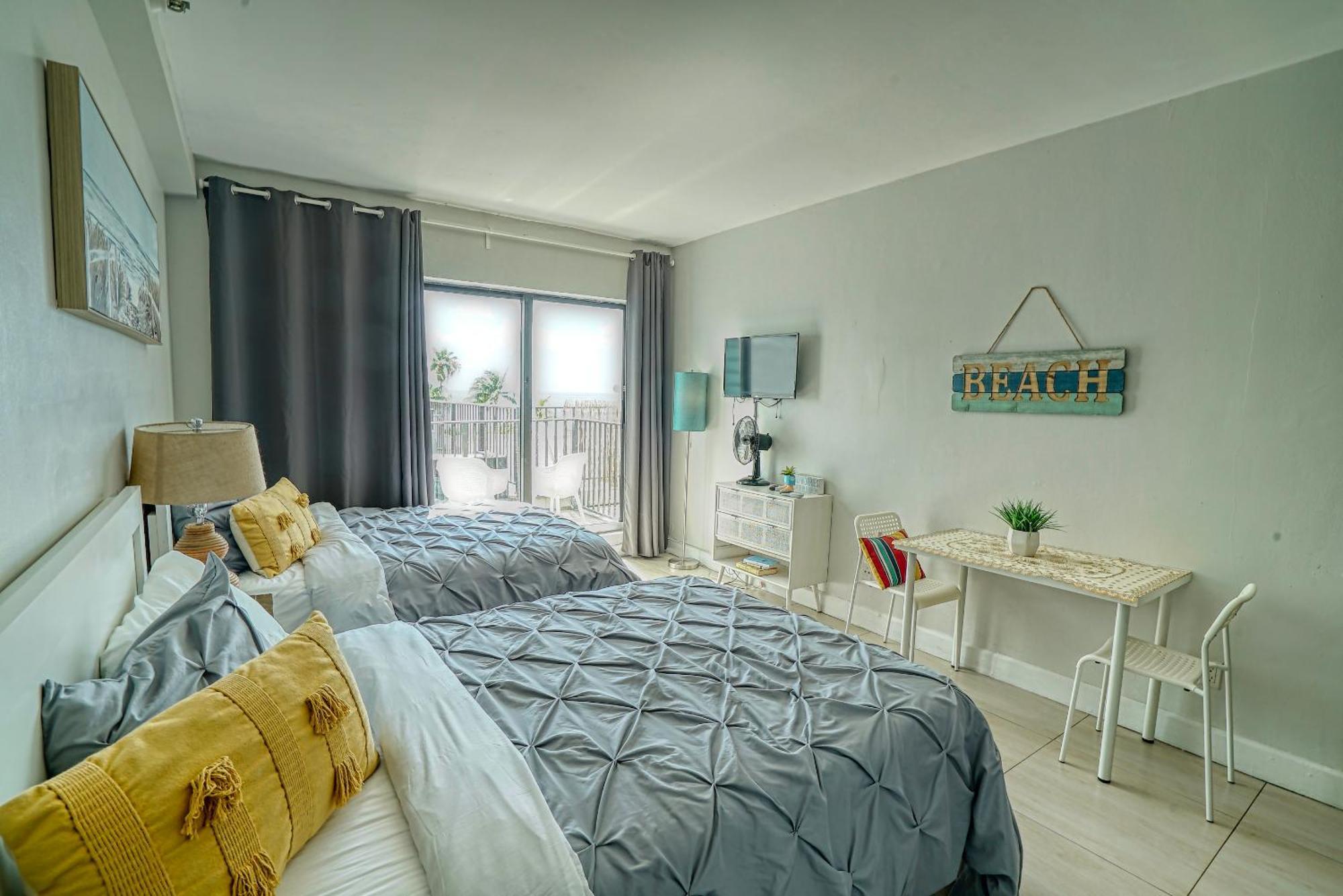 Deluxe Studios And Apartments At The Casablanca Miami Beach Room photo